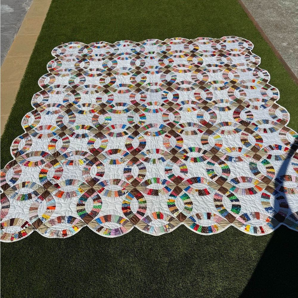 Double Wedding Ring QUILT Vintage Hand Stitched 117x103” small stain on back